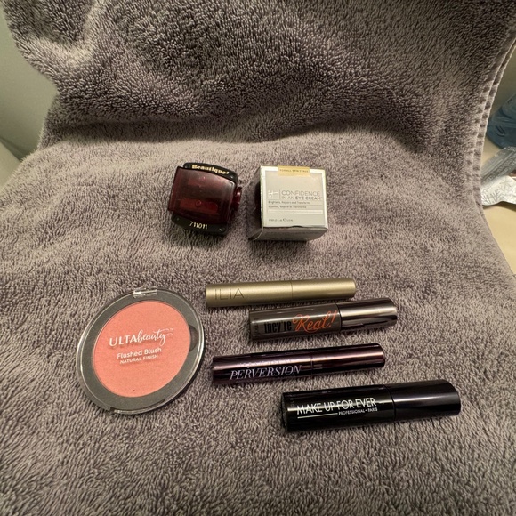 Makeup Bundle for Eyes and Cheeks - Picture 8 of 16